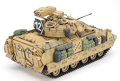 Tamiya 35264 Desert Storm 1: 35 U.S. M2 A2 Bradley IFV (2)