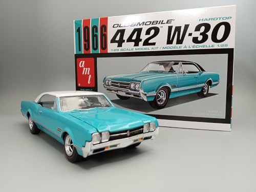 AMT 1966 Olds 442 Hardtop 1:25 Scale Model Kit