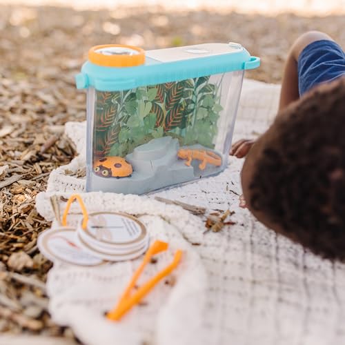 Melissa & Doug Let’s Explore Terrarium Observations Play Set (16 Pieces)