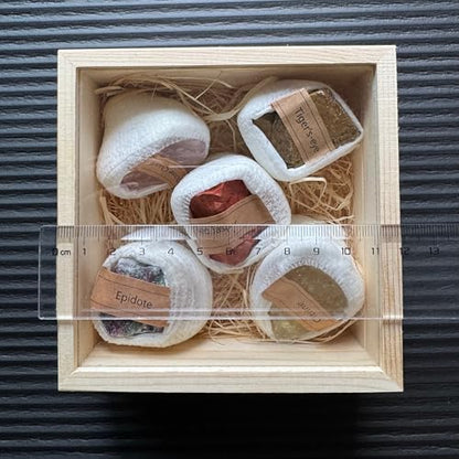 Natural Crystal Raw Stone Ore Specimen Set Wooden Box, Science Teaching Mineral Rock Set, a Very Good Christmas or New Year Gifts for Friends, Classmates or Sons and Daughters