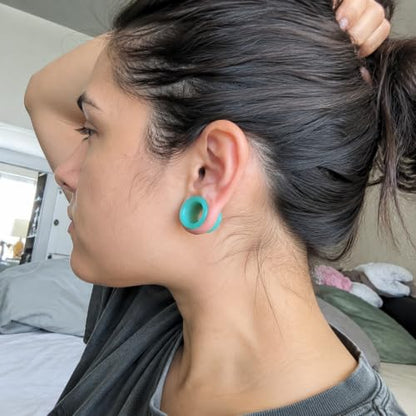 Oyaface 20 PCS Piercing Tunnel Set Soft/Hard Silicone Flesh Ear Plugs 2g-25mm Flexible Ear Stretching Gauge Expander - color: Turquoise