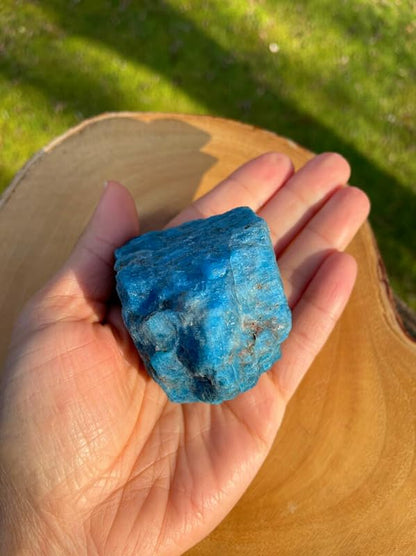 Zenkeeper 1Lb Apatite Crystal Stone Natural Raw Stones & Fountain Rocks for Tumbling, Cabbing, Polishing, Wire Wrapping, Wicca & Reiki Crystal Healing - color: Apatite
