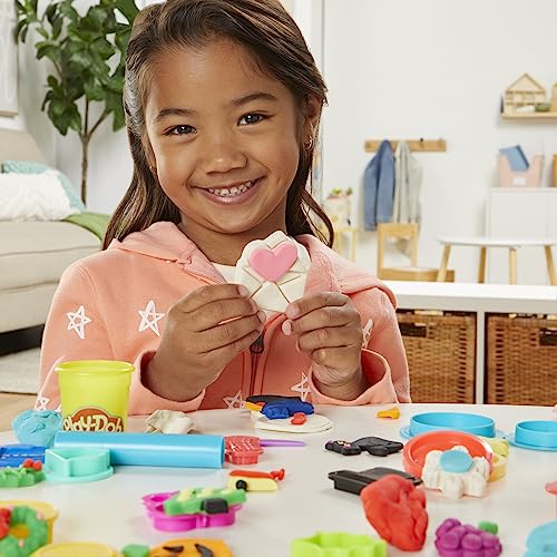 Play-Doh Holiday Set of Tools, 43 Accessories & 10 Modeling Compound Colors, Kids Toys, Holiday Arts and Crafts for Kids 3+ (Amazon Exclusive)