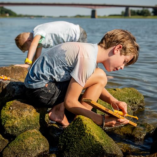 Kikkerland Huckleberry Motor – Mini DIY Motorboat with 2-Bladed Propeller for STEM Project & Outdoor Adventures – AAA Battery Included