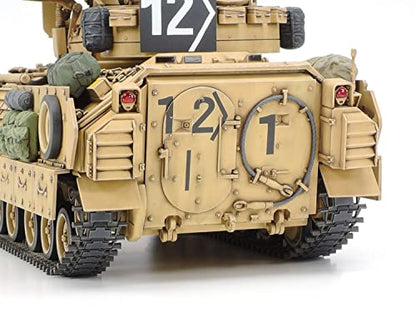 Tamiya 35264 Desert Storm 1: 35 U.S. M2 A2 Bradley IFV (2)